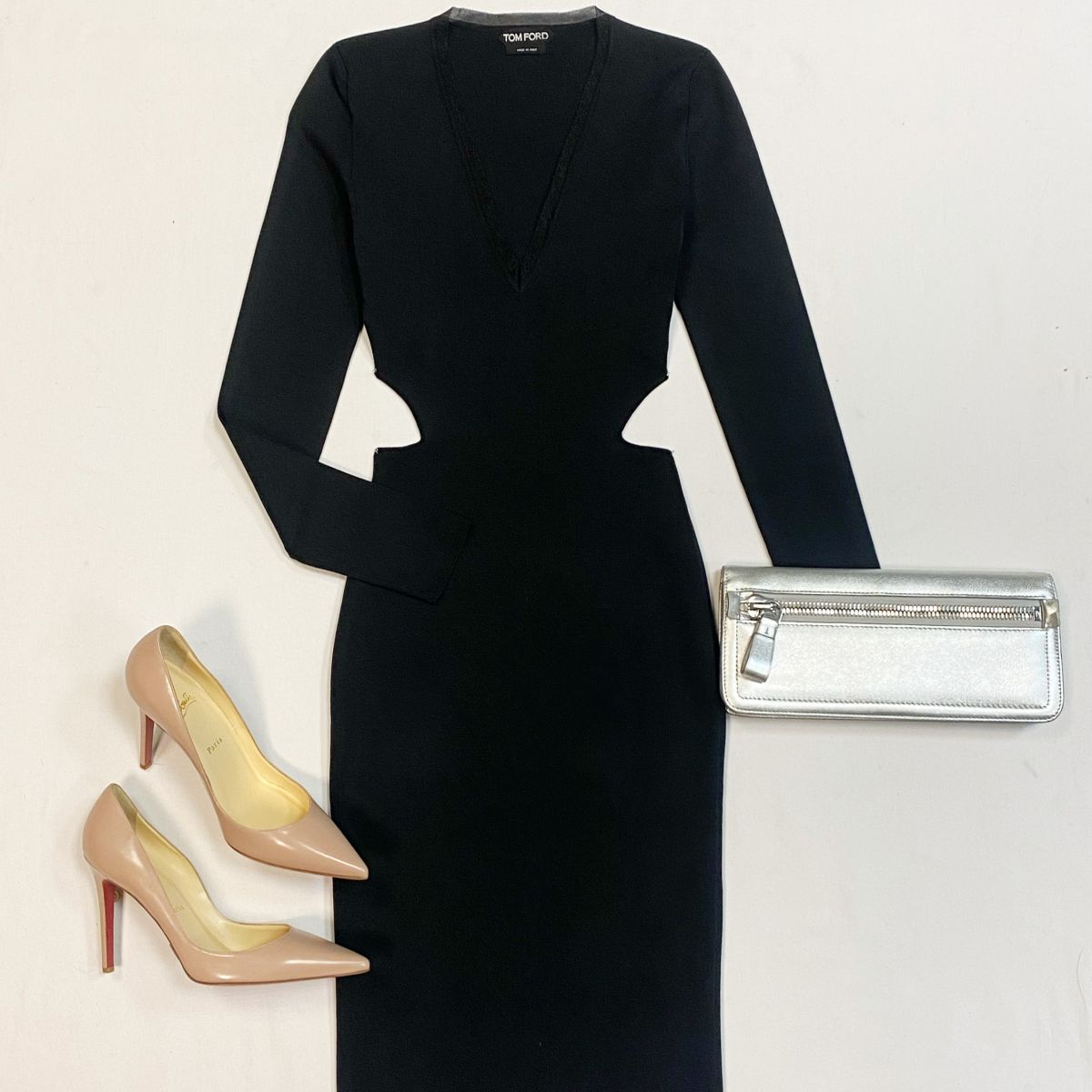 Платье Tom Ford размер 38 цена 23 078 рубТуфли Louboutin размер 40.5 цена 18 462 рубКлатч Tom Ford