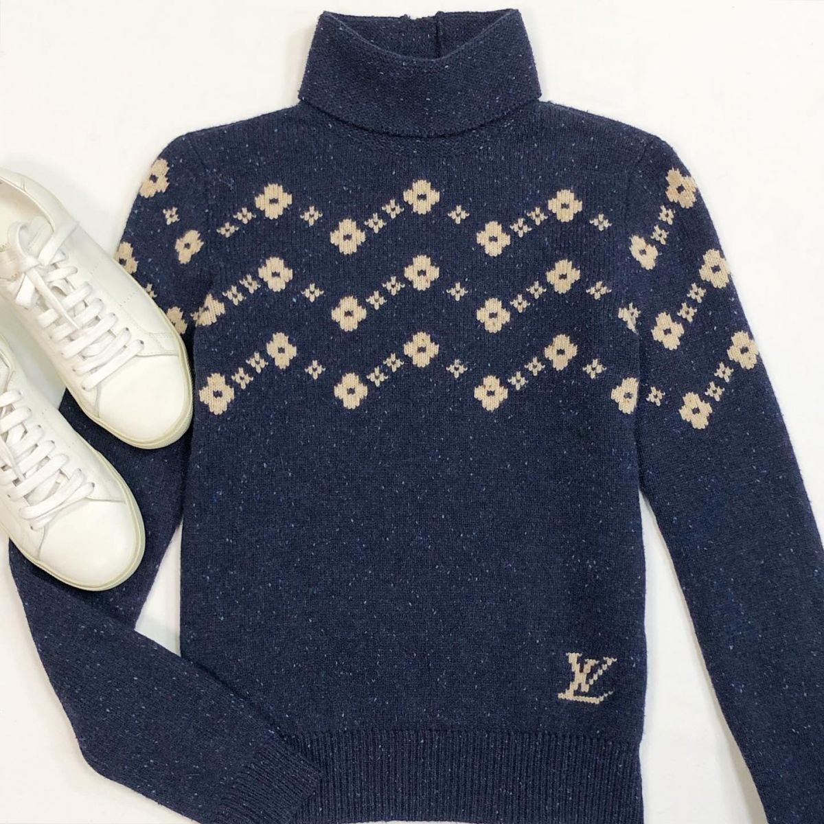 Свитер Louis Vuitton размер S цена 38 463 рубКеды Saint Laurent размер 36.5 цена 23 078 руб