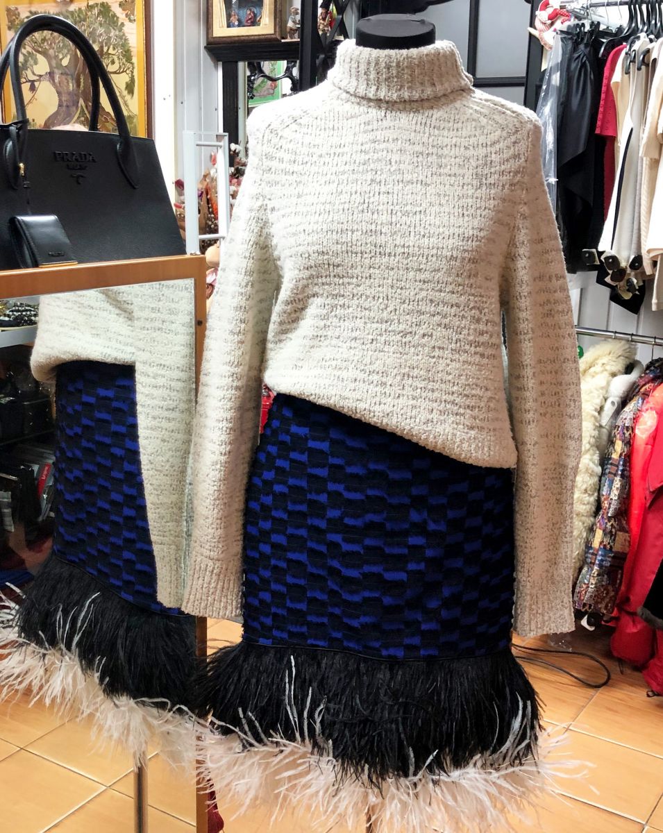 Юбка / перья/ Praenza Schouler размер 4 цена 23 483 руб
Свитер Isabel Marant размер 38 цена 15 655 руб