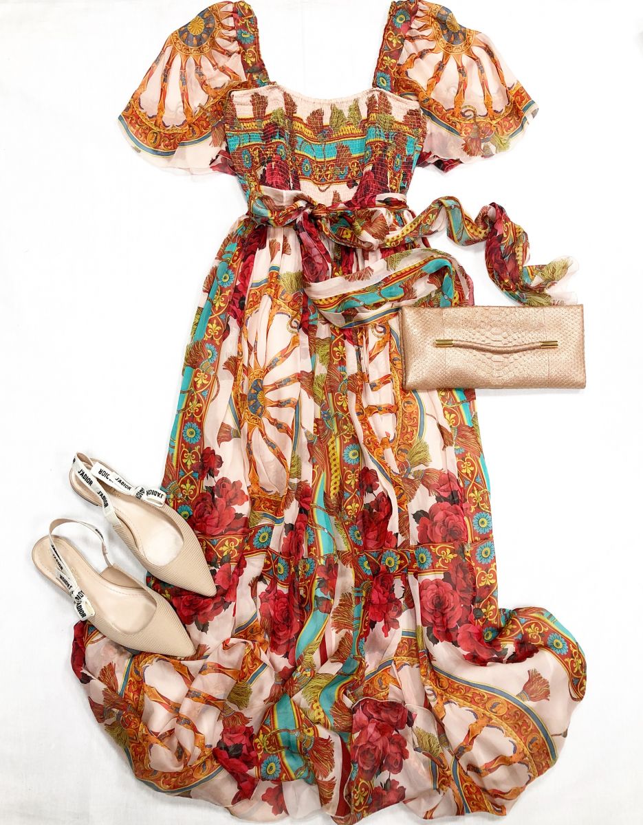 Платье Dolce Gabbana размер 40 цена 23 483 руб
Мюли Christian Dior размер 38.5 цена 46 965 руб
Клатч Tom Ford