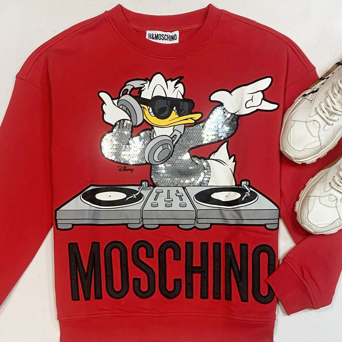 Толстовка /пайетки/ Moschino размер M цена 7 693 руб
Кроссовки Valentino размер 39 цена 30 770 руб