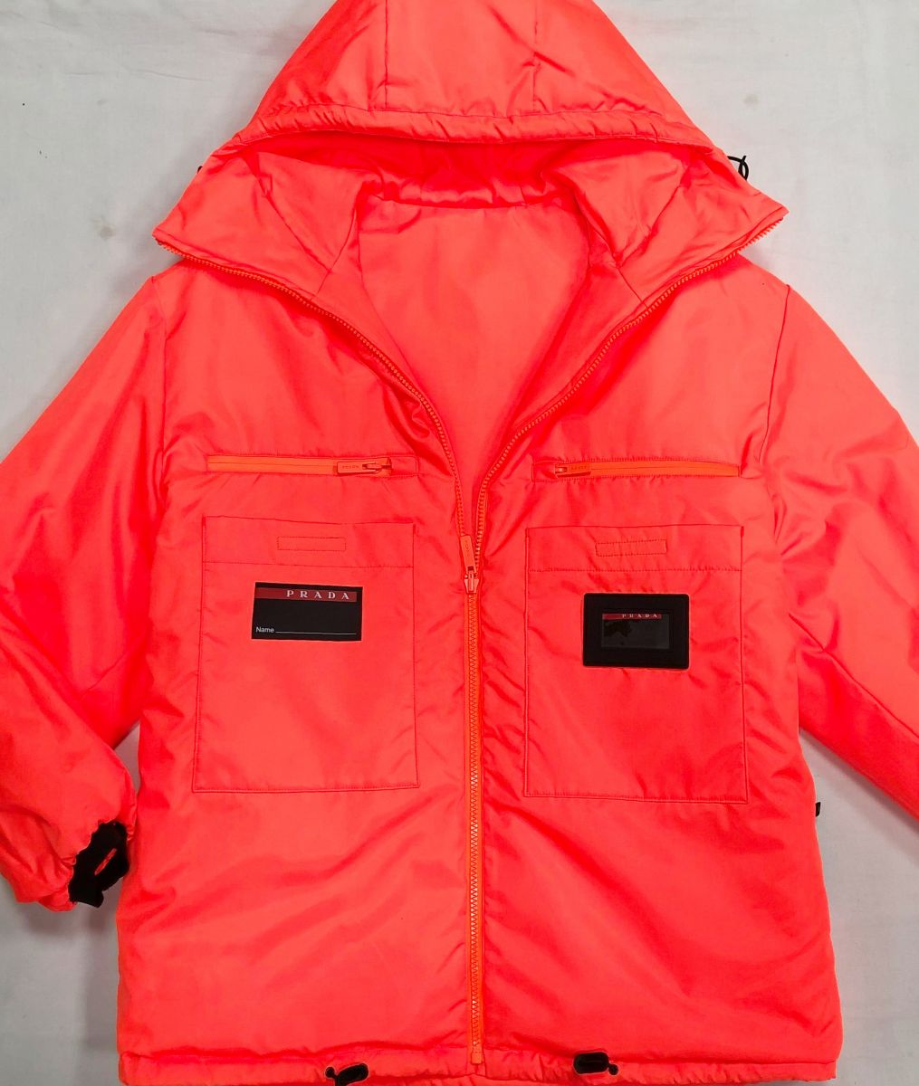 Пуховик / двухсторонний/ Prada размер M цена 109 585 руб
Ботинки Prada размер 39 цена 78 275 руб