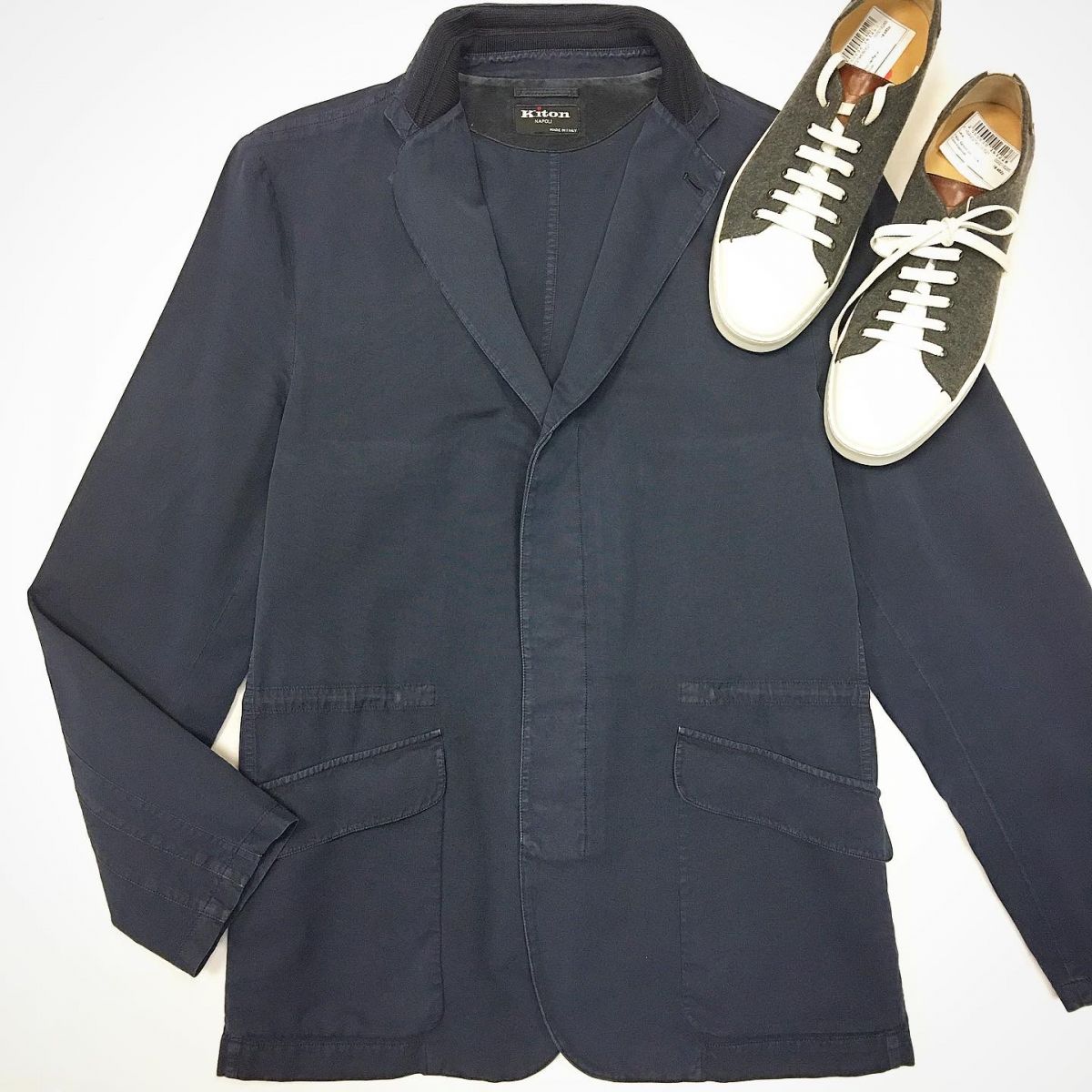 Пиджак Kiton  размер 56 цена 23 078 руб Кеды Santoni  размер 43.5 цена 18 463 руб