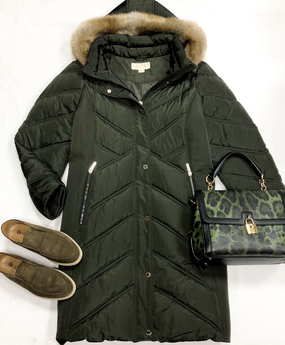 Пуховик Michael Kors размер 2X цена 15 655 руб
Лоферы LORO PIANA размер 39 цена 31 310 руб
Сумки Dolce Gabbana