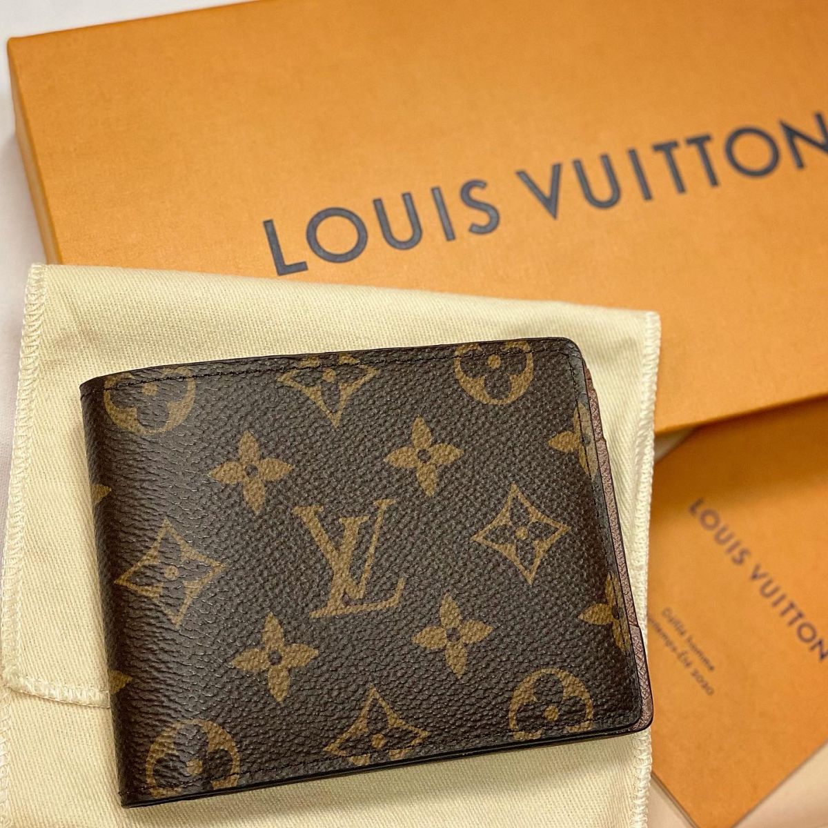 Кошелёк Louis Vuitton цена 30 770 руб / новый / 