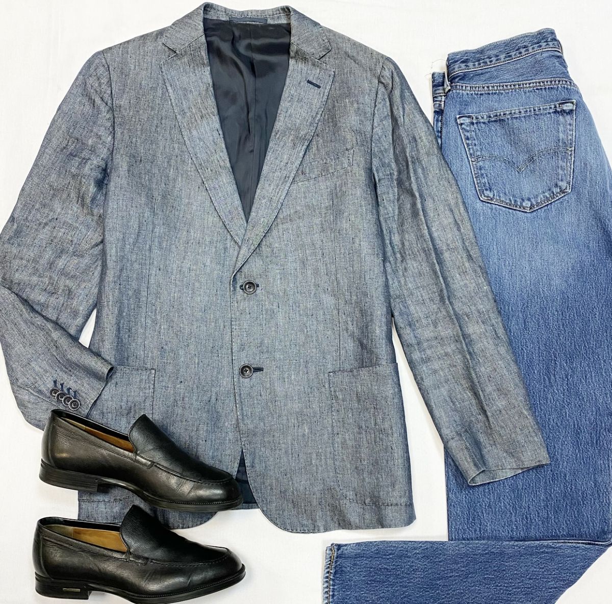 Пиджак / лён / Zegna размер 52 цена 4 616 руб
Джинсы Levi’s размер 34 цена 3 078 руб
Лоферы Gucci размер 40.5 цена 15 385 руб
