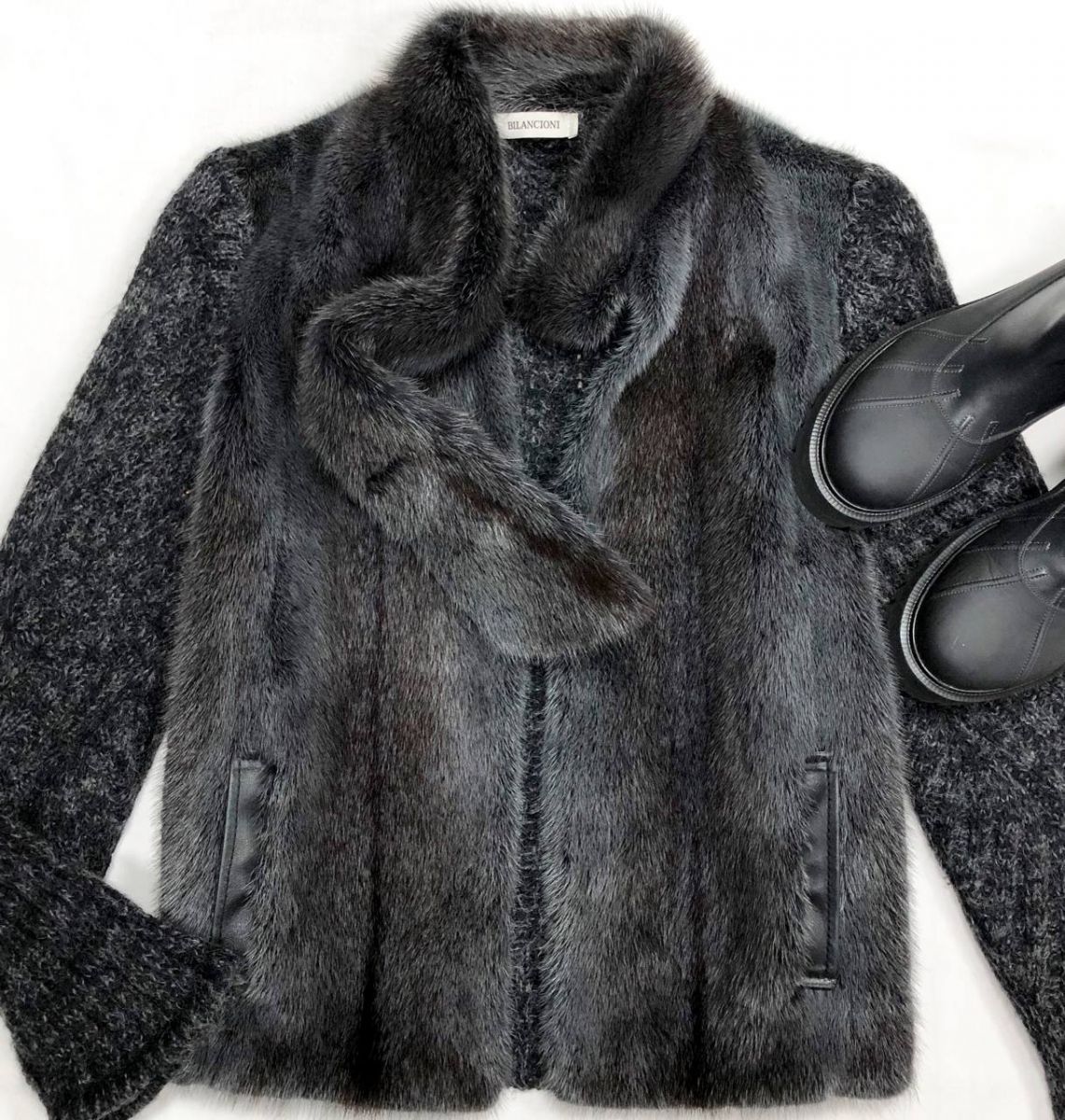 Куртка/ мех норки/ Bilancioni размер 42 цена 46 965 руб
Ботинки Loro PIANA размер 39 цена 78 275 руб