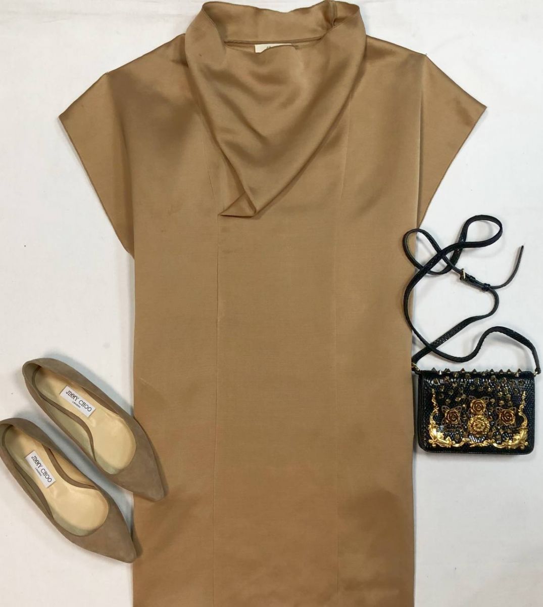 Платье Celine размер 36 цена 10 770 руб/с биркой/ 
Балетки Jimmy Choo размер 39 цена 15 385 руб
Сумка Dolce Gabbana