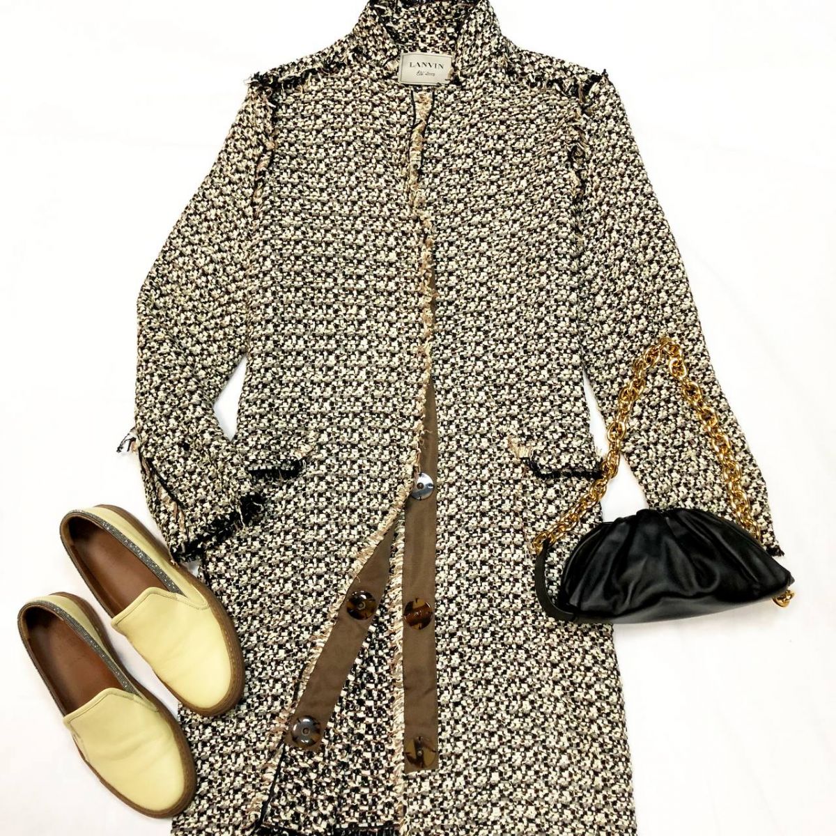 Пальто /твид/ LANVIN размер 40 цена 23 078 руб 
Слипоны BRUNELLO CUCCINELLI размер 38 цена 15 385 руб 
Сумочка BOTTEGA VENETA