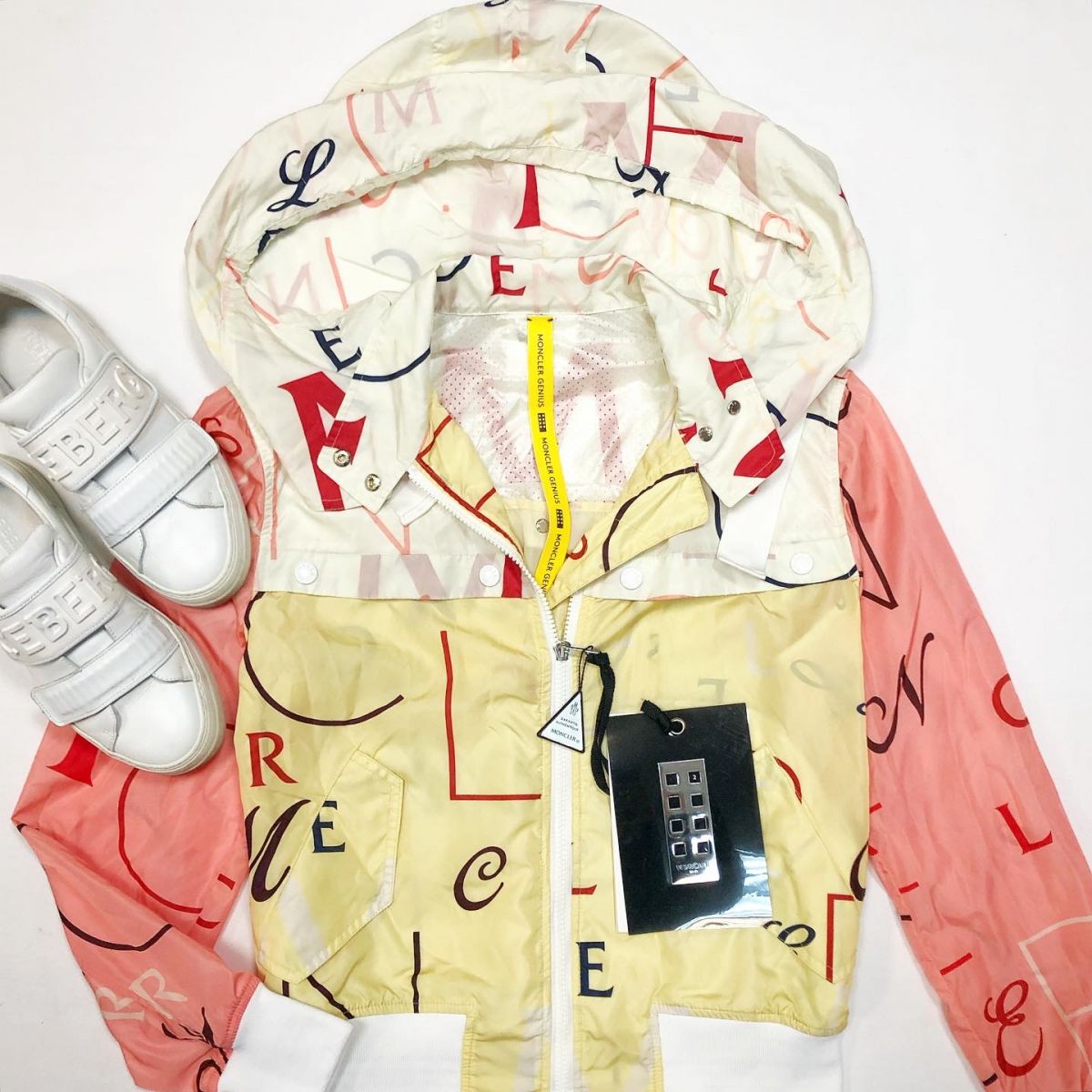 Куртка Moncler размер 0 цена 23 078 руб/с биркой/ Кеды Icenberg размер 38 цена 7 693 руб