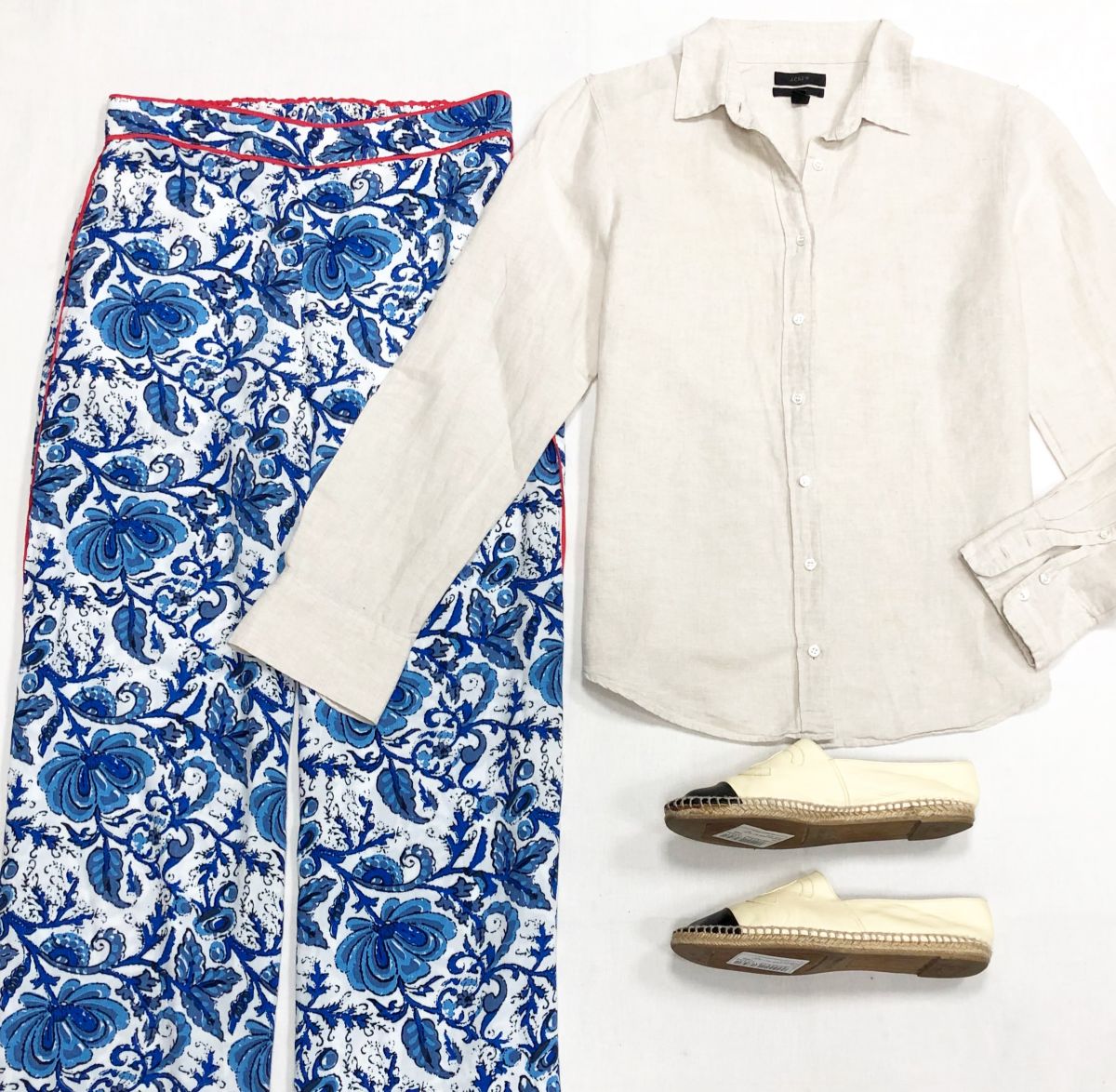 Рубашка / лён/ J Crew размер 10 цена 3 914 руб
Брюки J Crew размер L цена 3 914 руб
Эспадрильи Chanel размер 40 цена 7 828 руб