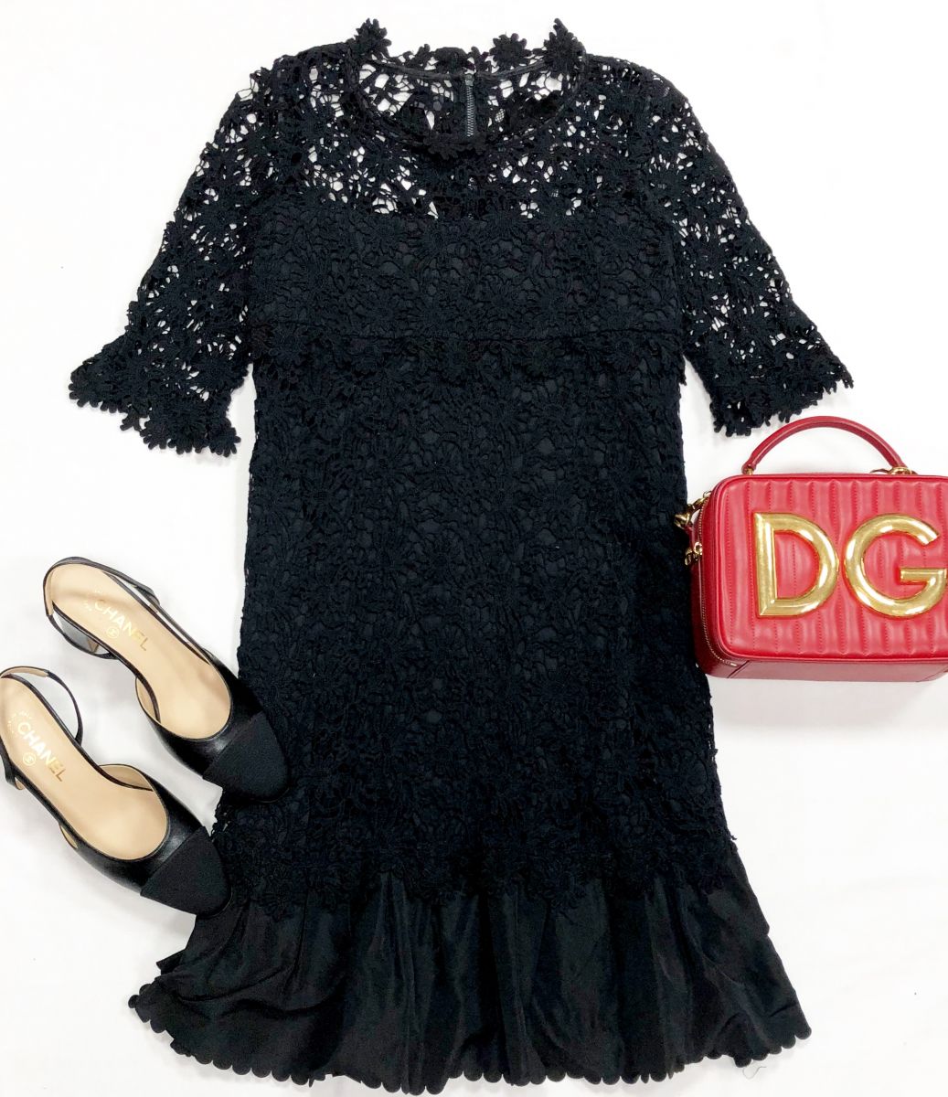 Платье/ шитье/ Red Valentino размер L цена 10 959 руб
Босоножки Chanel размер 39.5 цена 93 930 руб
Сумка Dolce Gabbana