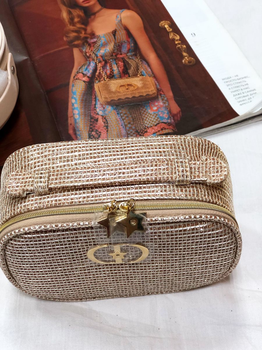 Косметичка DIOR цена 6 262 руб /новая в упаковке /