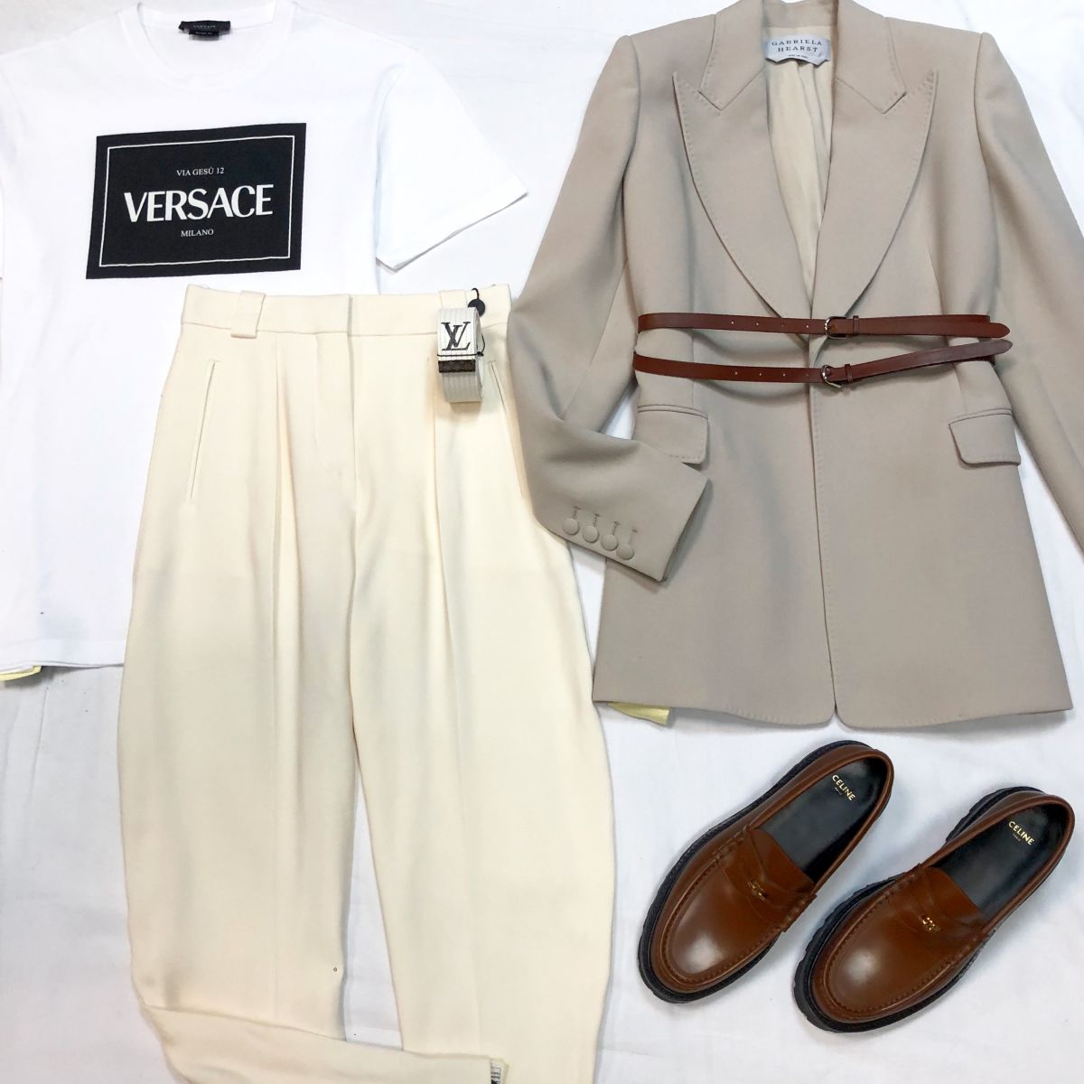Жакет GABRIELLA HEARTS размер 38 цена 38 463 руб 
Брюки LOUIS VUITTON размер 34 цена 23 078 руб /новые/ 
Лоферы Celine размер 40 цена 53 847 руб /новые/