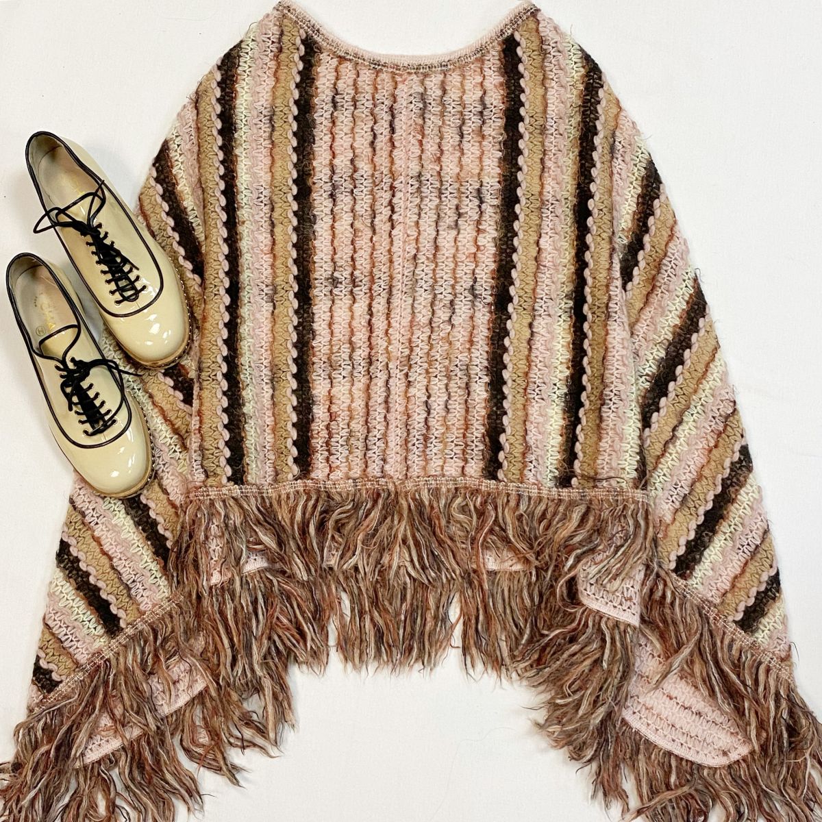 Пончо Missoni цена 4 616 рубБотинки Chanel размер 37 цена 15 385 руб