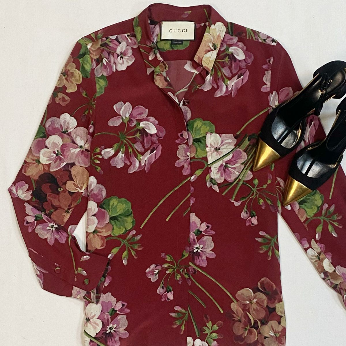 Блузка Gucci размер 40 цена 7 693 рубТуфли Gucci размер 38.5 цена 15 385 руб