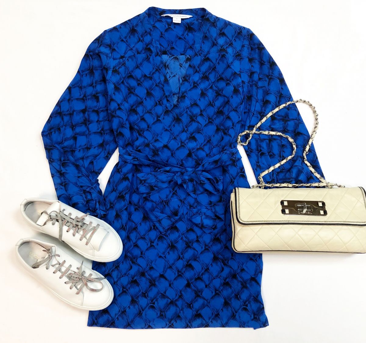 Платье Diane Von Furstenberg размер 4 цена 9 231 рубКеды SEMICOUTURE размер 36 цена 12 308 рубСумка Chanel