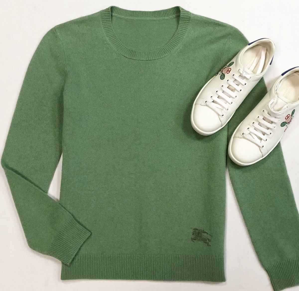 Кофта /кашемир/ Burberry размер 38 цена 18 462 рубКеды Gucci размер 36 цена 23 078 руб