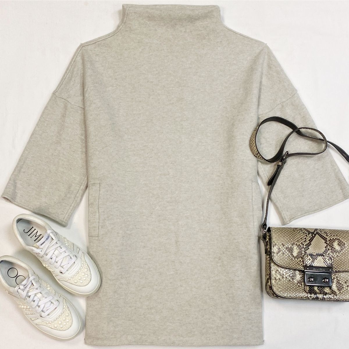 Кофта/удлинённая/ Loro Piana размер L цена 4 616 рубКеды Jimmy Choo размер 37.5 цена 23 078 рубСумка Miu Miu
