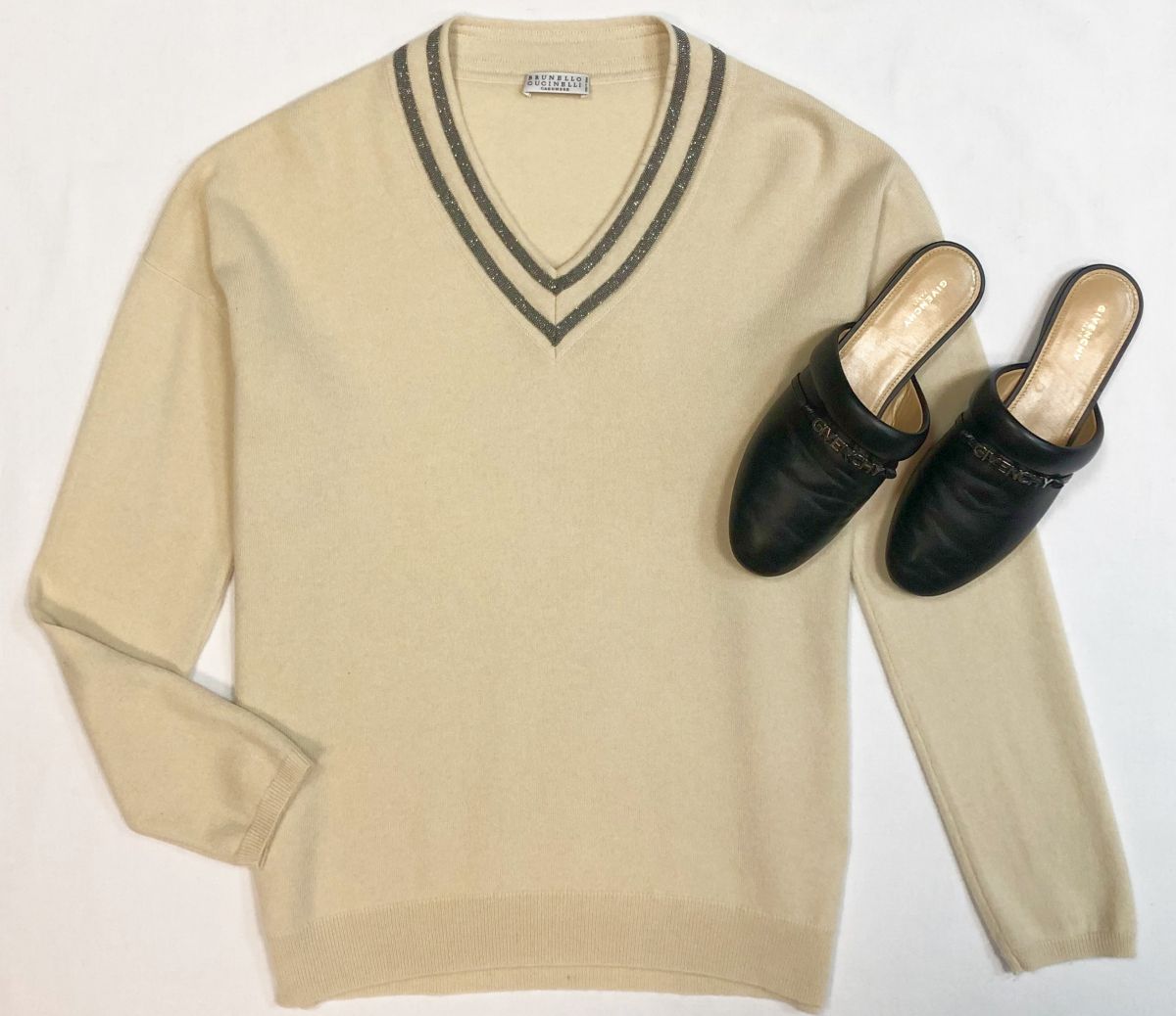 Кофта/манили/ кашемир/ BRUNELLO Cucinelli размер M цена 30 770 руб
Мюли GIvenchy размер 39 цена 7 693 руб