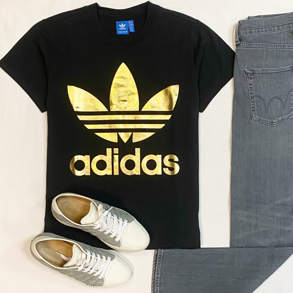 Футболка Adidas размер 40 цена 1 539 рубДжинсы Edwin размер 32/33 цена 4 616 рубКеды Berluti размер 41 цена 15 385 руб