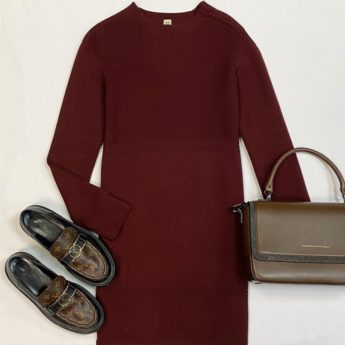 Платье Hermes размер 40 цена 38 463 рубЛоферы Louis Vuitton размер 41 цена 53 848 рубСумка Brunello Cucunelli