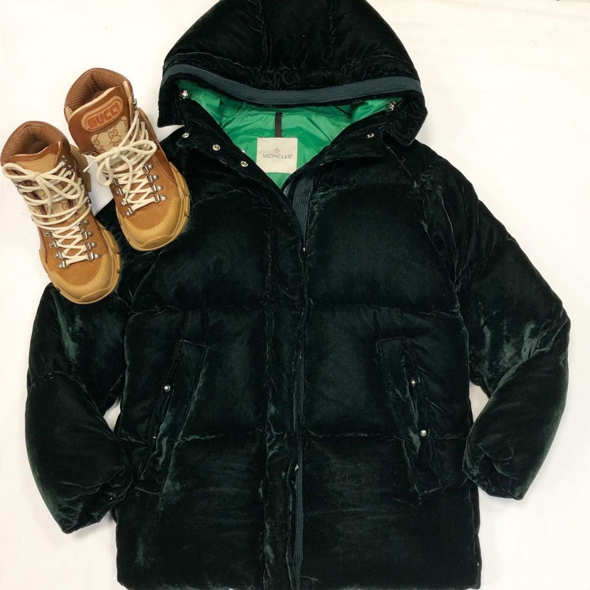Пуховик /бархат/ Moncler  размер 1 цена 23 078 руб