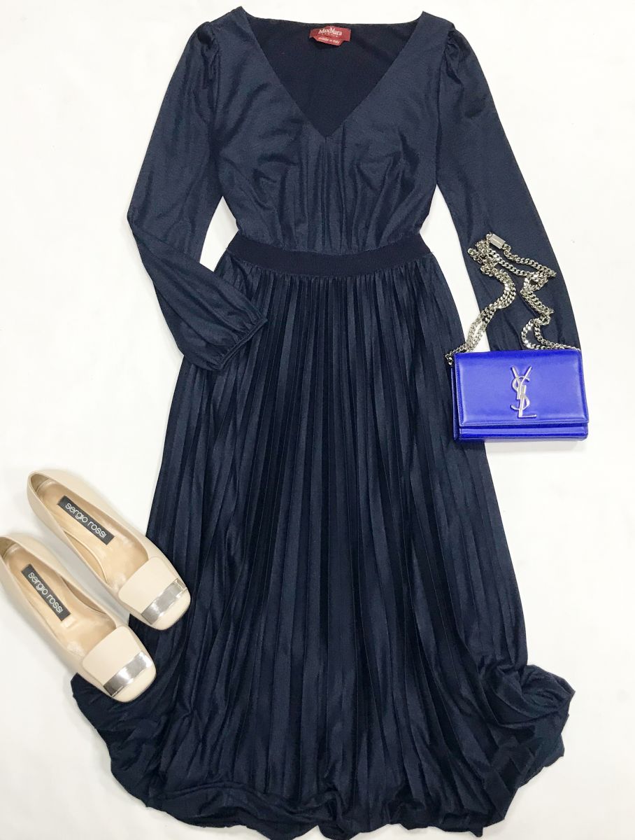Платье Max Mara размер 42 цена 12 524 руб
Балетки Sergio Rossi размер 38 цена 23 483 руб
Сумочка Saint Laurent