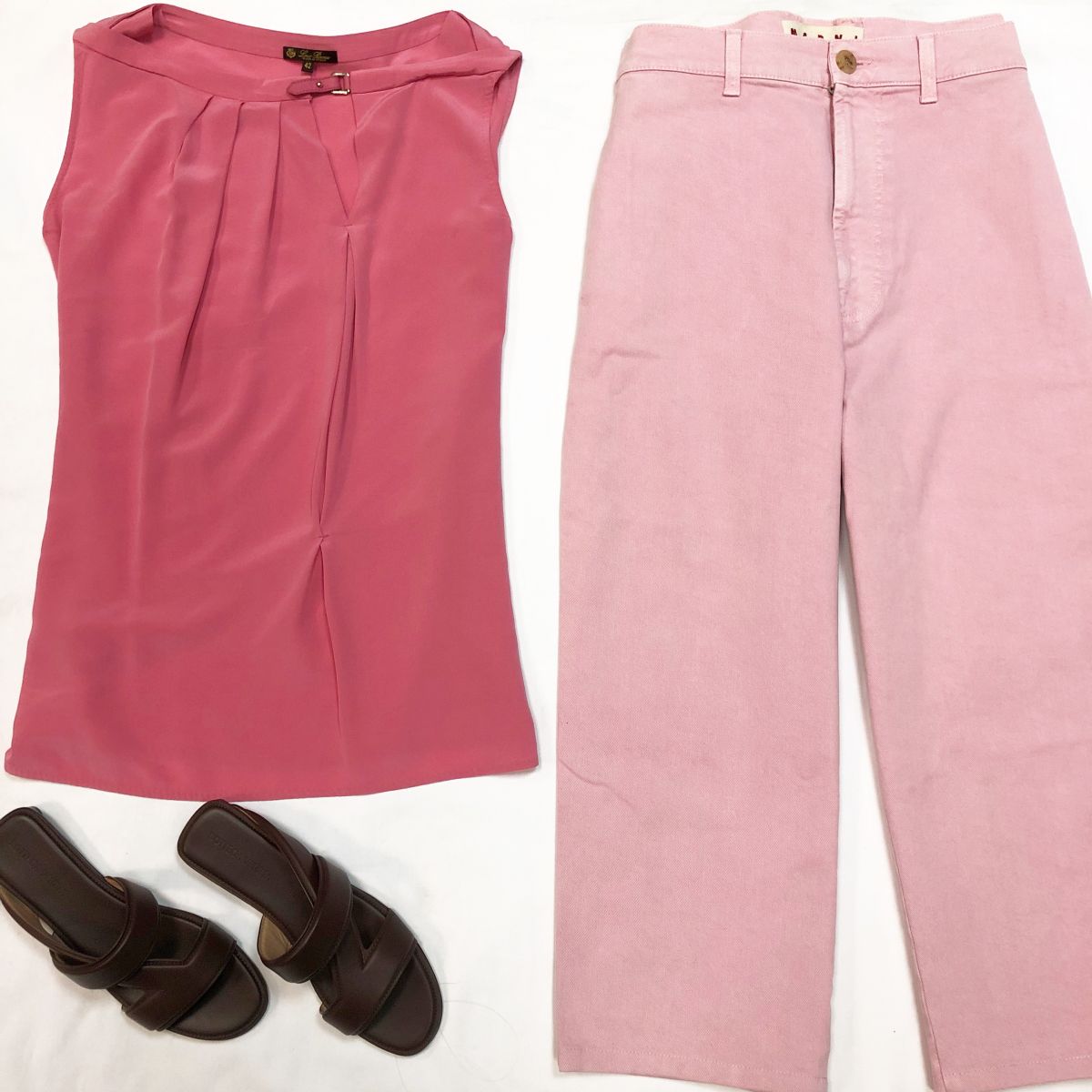 Топ /шелк/ LORO PIANA размер 42 цена 10 770 руб 
Джинсы MARNI размер 42 цена 7 693 руб