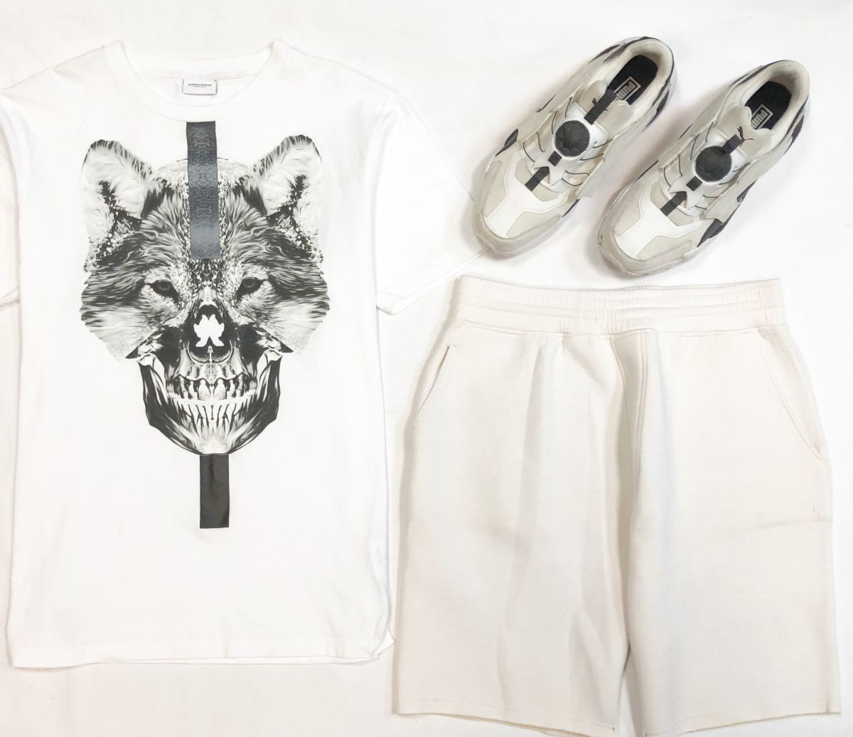 #mechtamen Футболка Marcelo Burlon размер S цена 10 770 руб
Шорты Neil Barrett размер L цена 2 308 руб
Кроссовки Puma размер 42.5 цена 4 616 руб