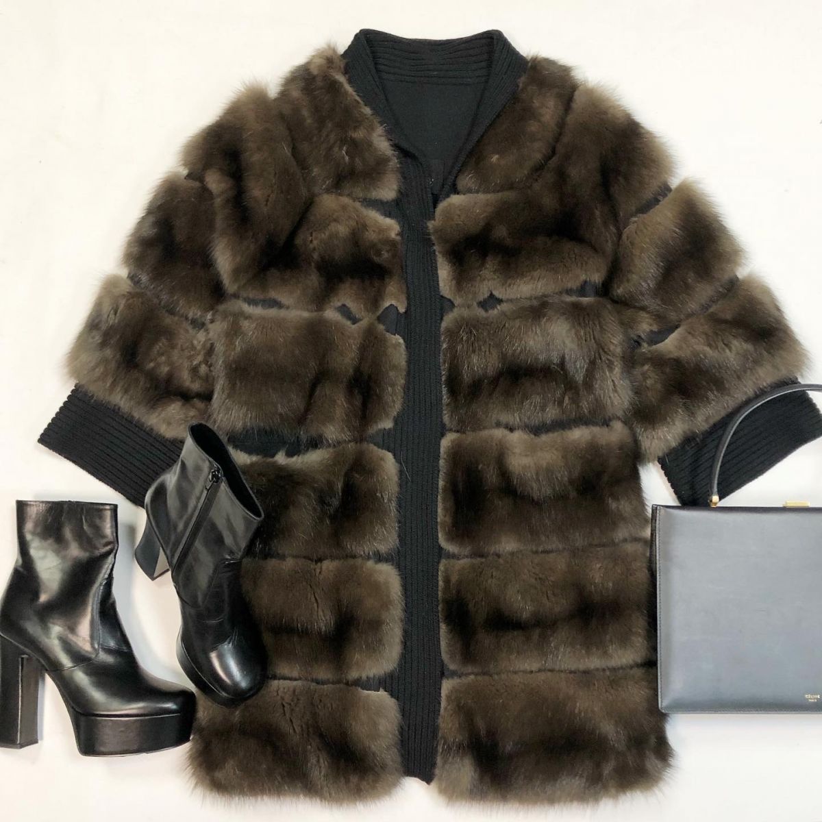 Шуба/мех соболь/кашемир/ размер 42 цена 230 775 рубБотильоны Saint Laurent размер 39 цена 15 385 рубСумка Celine