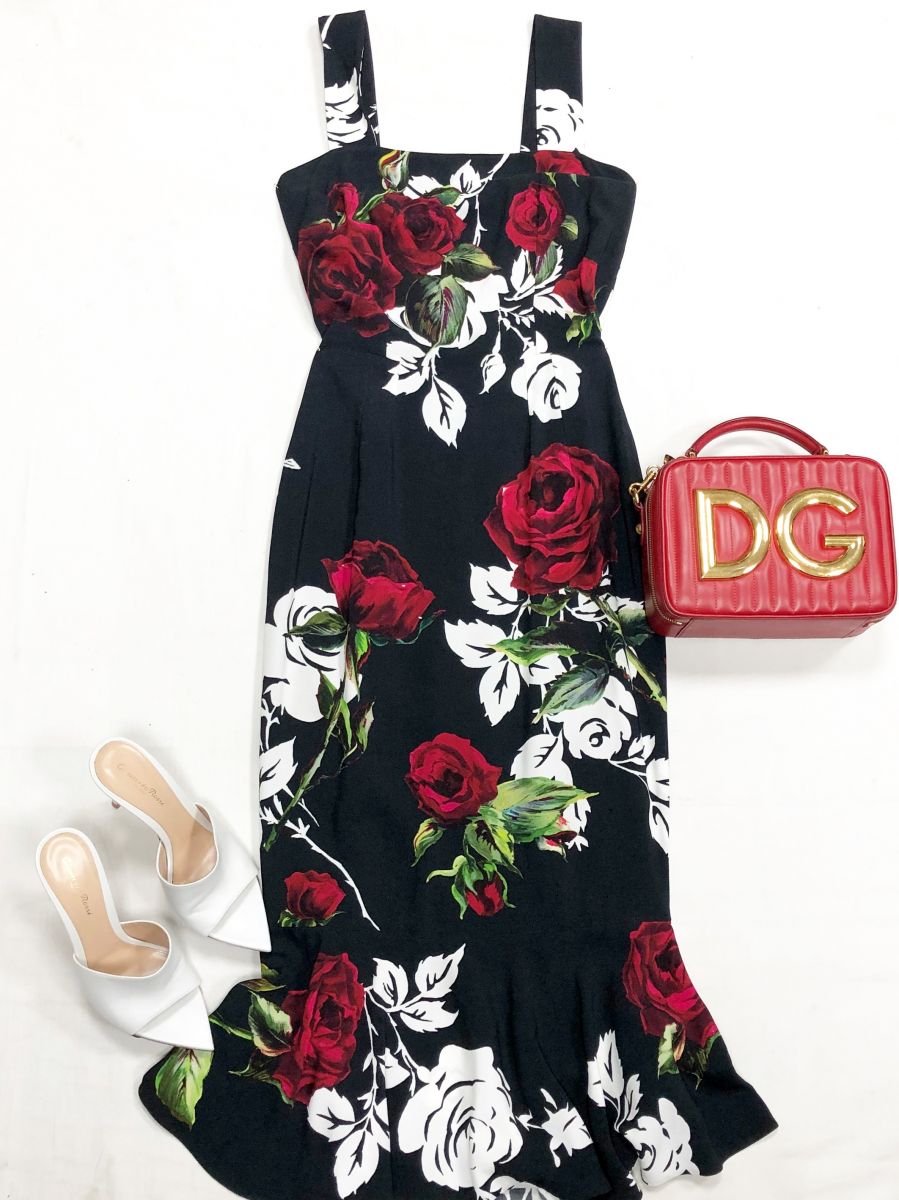Сарафан Dolce Gabbana размер 38 цена 31 310 руб
Сабо Gianvito Rossi размер 38 цена 23 483 руб
Сумка Dolce Gabbana