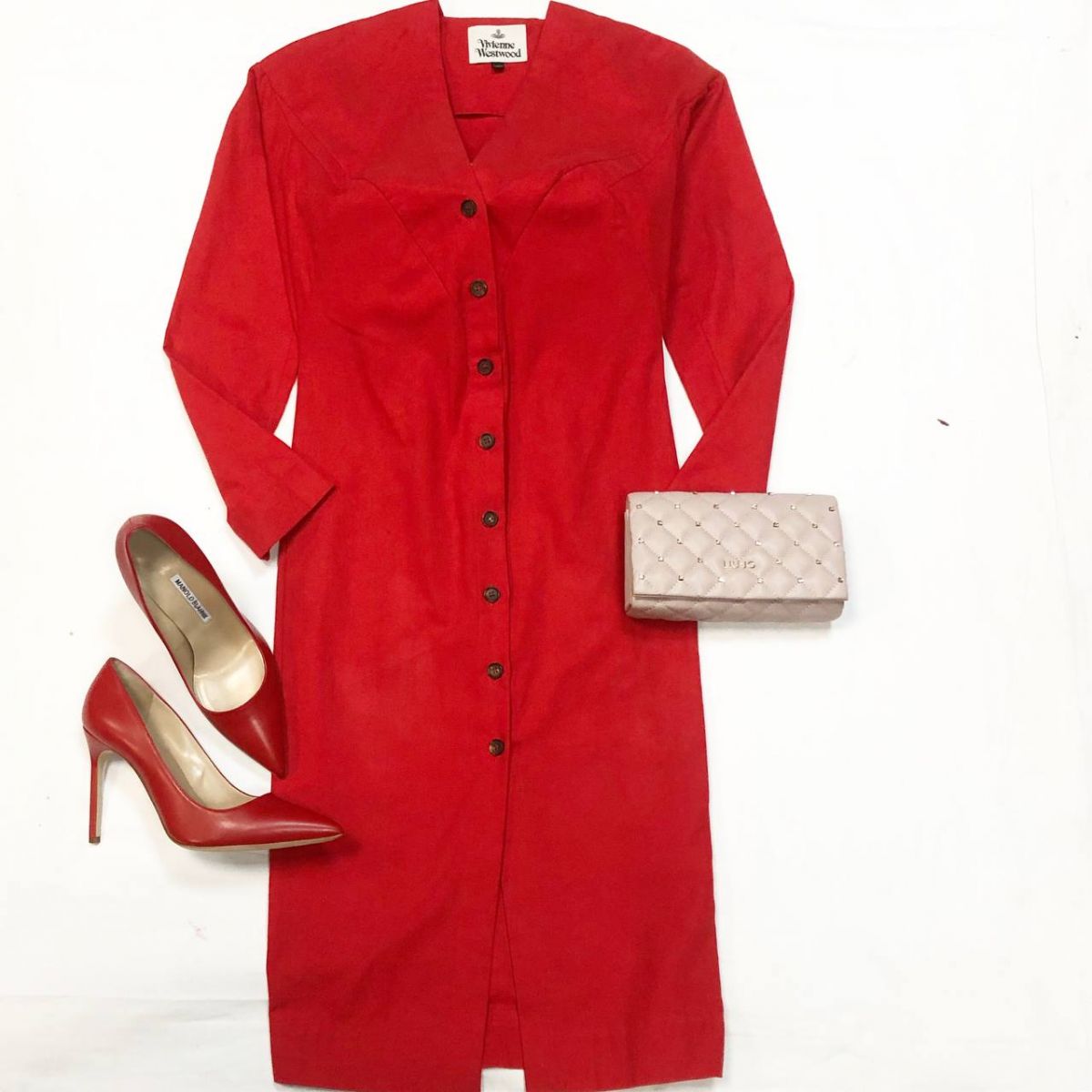 Платье VIVIENE WESTWOOD размер М Цена 7 693 руб 
Туфли MANOLO BLAHNIK размер 39.5 цена 30 770 руб 
Клатч LUI JO