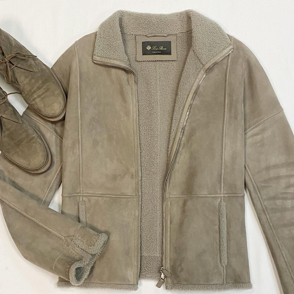 Дублёнка Loro Piana размер 42 цена 46 155 рубБотинки Loro Piana размер 39 цена 18 463 руб
