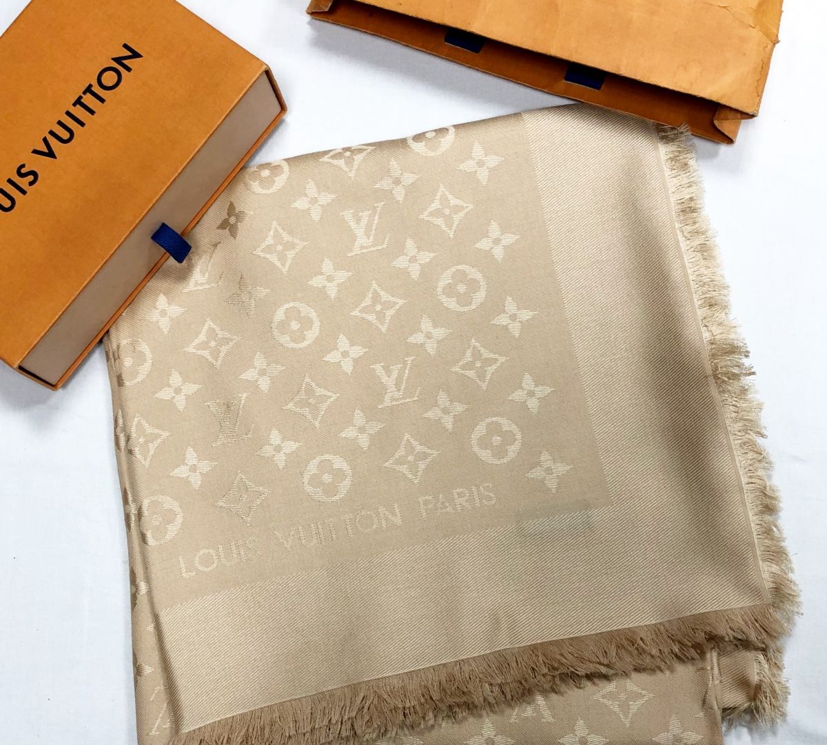 Палантин Louis Vuitton размер 140/140 цена 23 483 руб