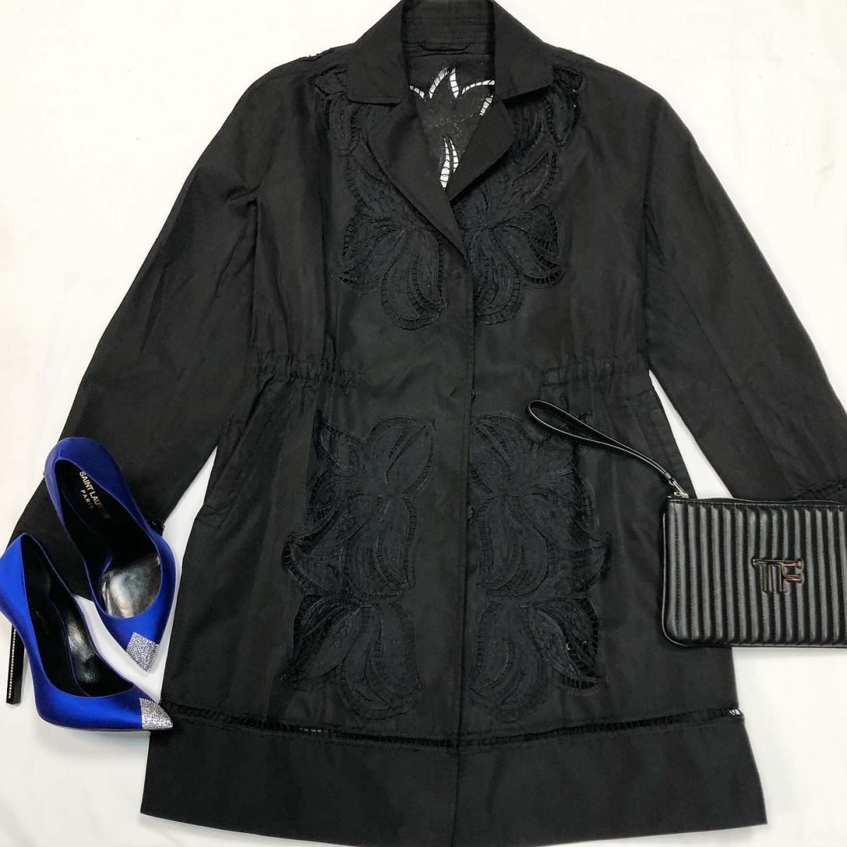 Плащ Ermanno Schervino размер 42 цена 10 770 руб Туфли Saint Laurent размер 39 цена 23 078 руб Клатч Tom Ford