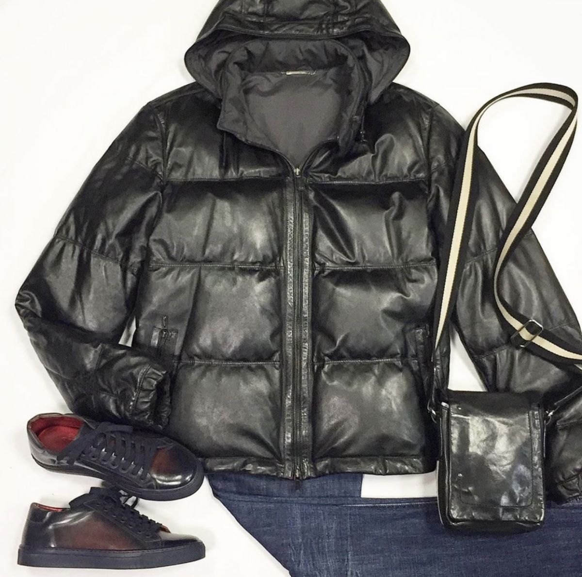 Пуховик / кожа / ERMENEGILDO ZEGNA размер 54 цена 46 155 руб Джинсы DOLCE GABBANA размер 48 цена 6 154 руб Кеды PIERPAOLO STRADA размер 39 цена 15 385 руб Сумка BALLY