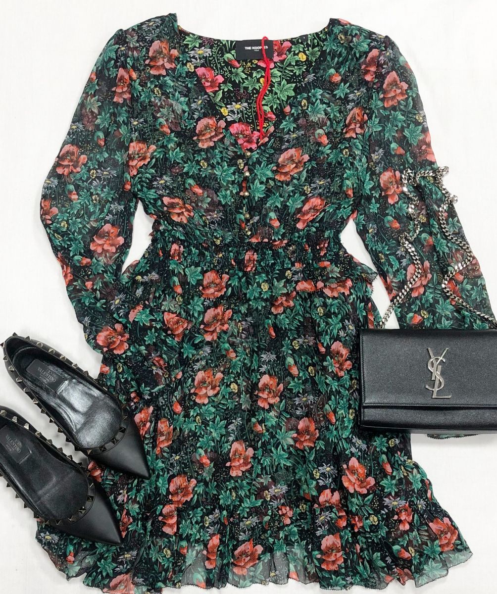 Платье The Koples размер 2 цена 7 828 руб
Балетки Valentino размер 36 цена 15 655 руб
Сумочка Saint Laurent