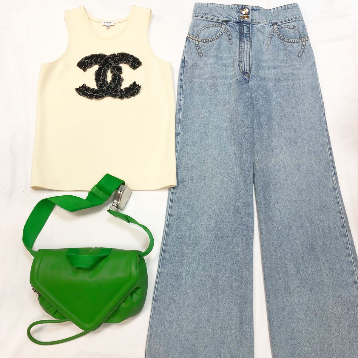 Топ Chanel размер 40 цена 46 155 руб
Джинсы Chanel размер 40 цена 46 155 руб 
Сумка BOTTEGA VENETA