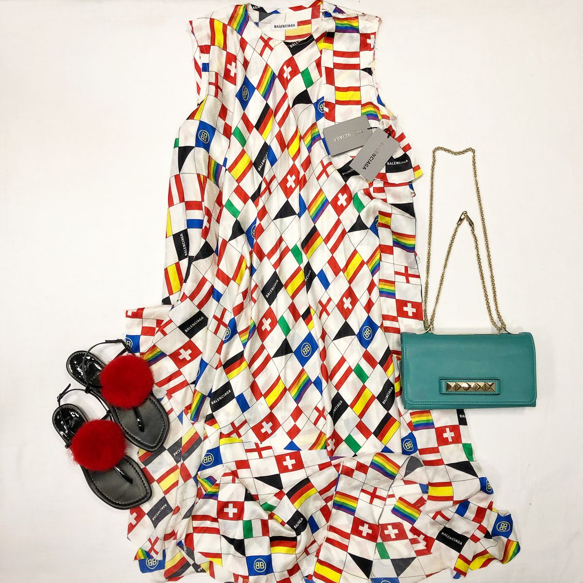 Платье / шёлк / Balenciaga  размер 36 цена 30 770 руб / новое с бирками / Босоножки Louboutin  размер 37 цена 15 385 руб Сумка Valentino 