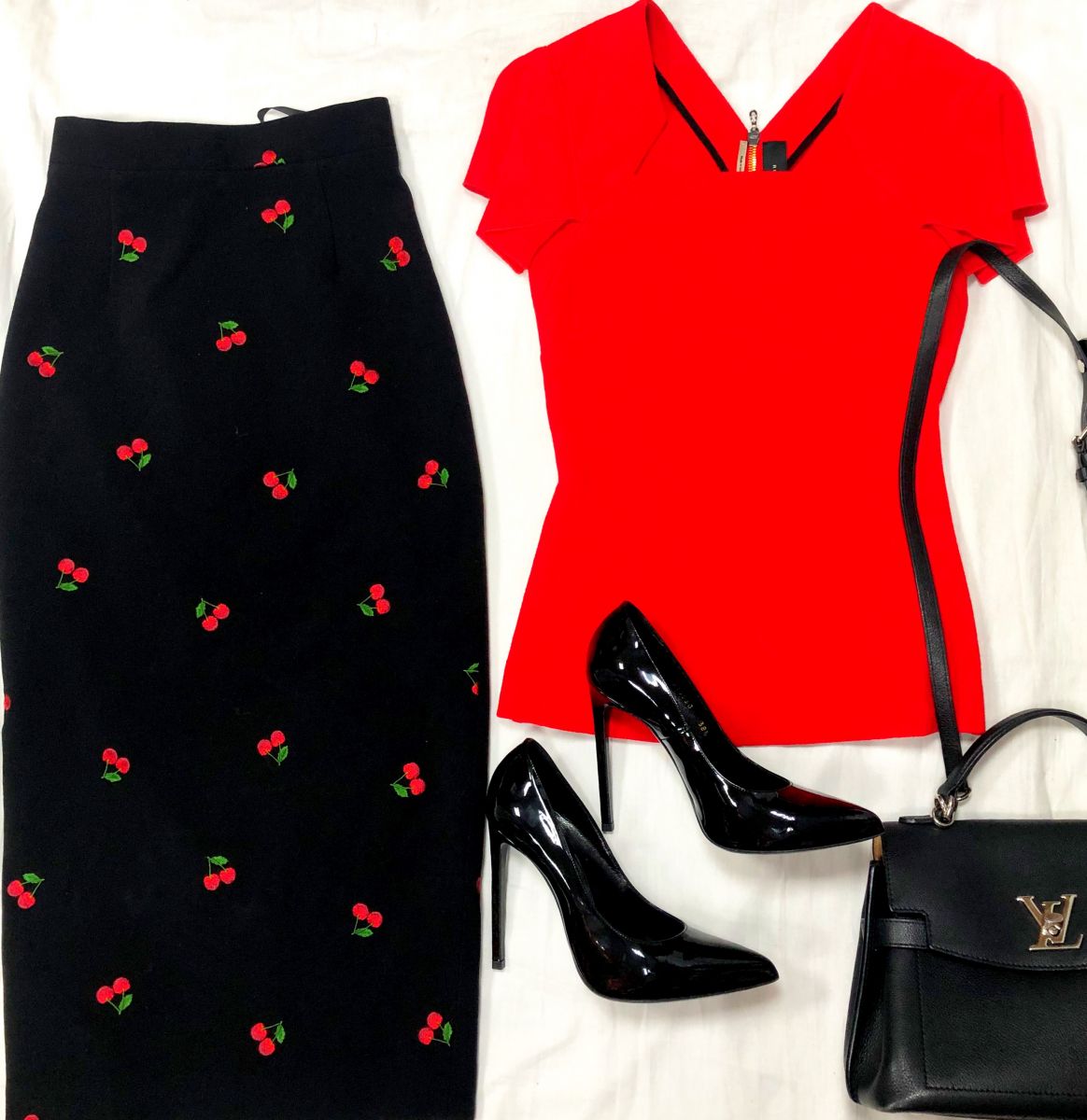Кофта ROLAND MOURET размер S цена 7 828 руб Юбка ROSEVILLE размер S цена 4 697 руб Сумка LOUIS VUITTON