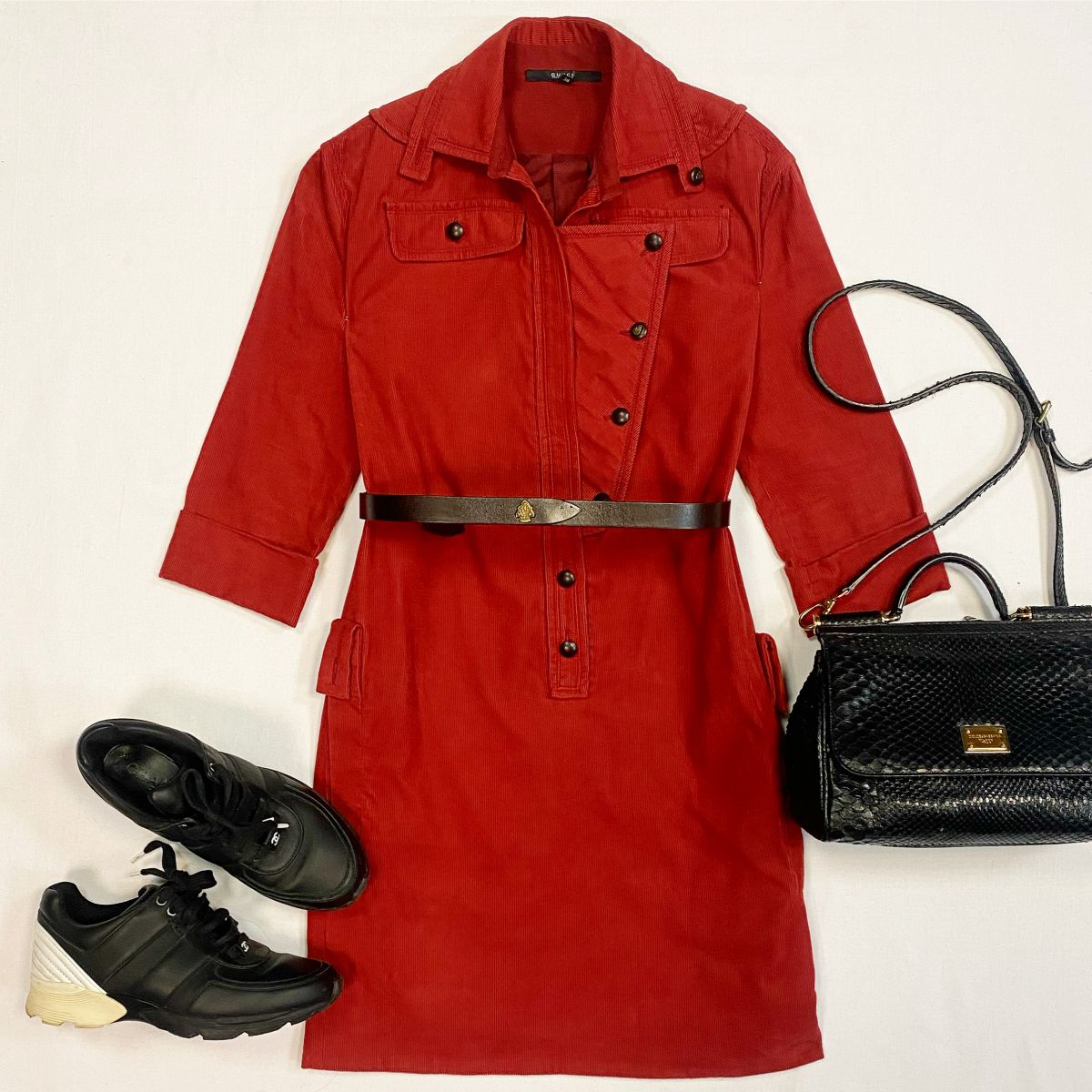 Платье Gucci размер 38 цена 6 154 рубКроссовки Chanel размер 38.5 цена 30 770 рубСумка Dolce Gabbana