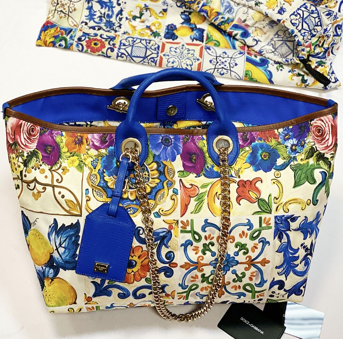 Сумка Dolce Gabbana размер 40/30 цена 30 770 руб 
