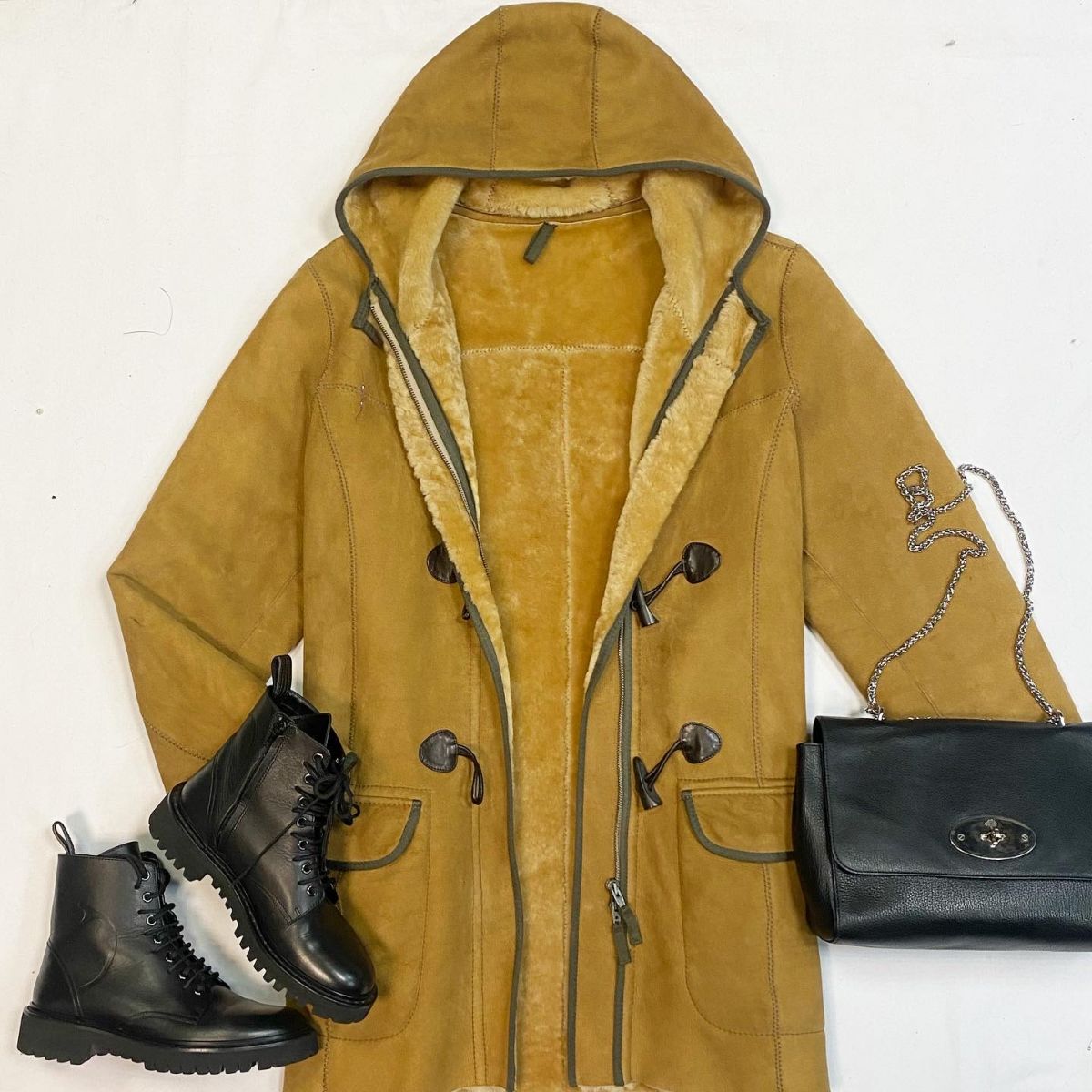 Дублёнка размер 42 цена 38 463 рубБотинки Valentino размер 37 цена 30 770 рубСумка Mulberry