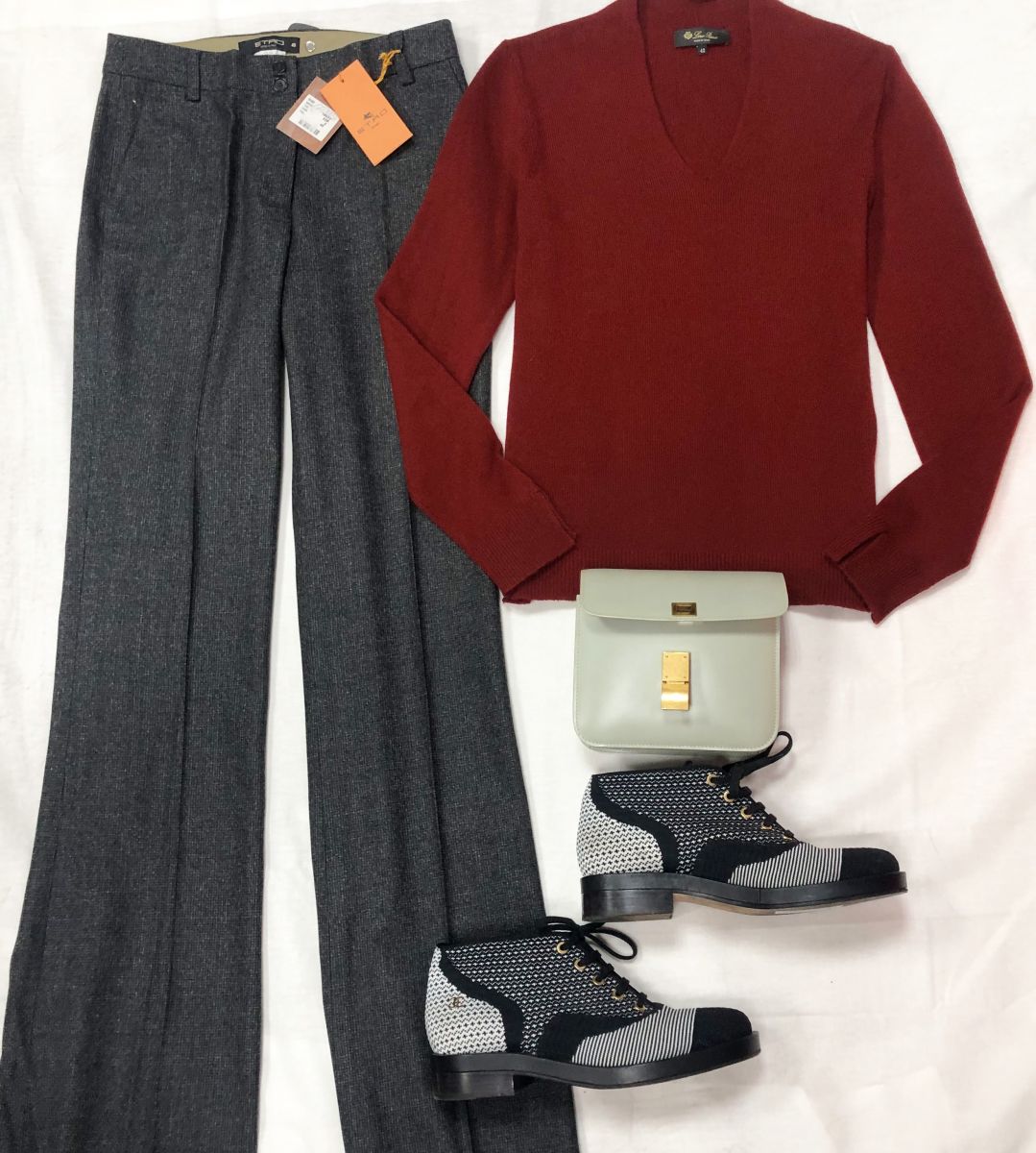 Свитер /кашемир/ LORO PIANA размер 42 цена 31 314 руб 
Брюки ETRO размер 40 цена 7 828 руб 
Сумочка Celine