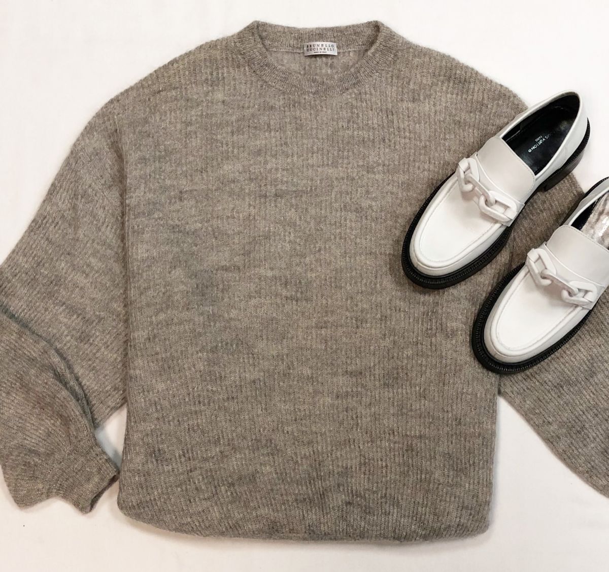 Кофта /люрекс/ Brunello Cucinelli размер M цена 23 078 рубЛоферы Louis Vuitton размер 40 цена 46 155 руб