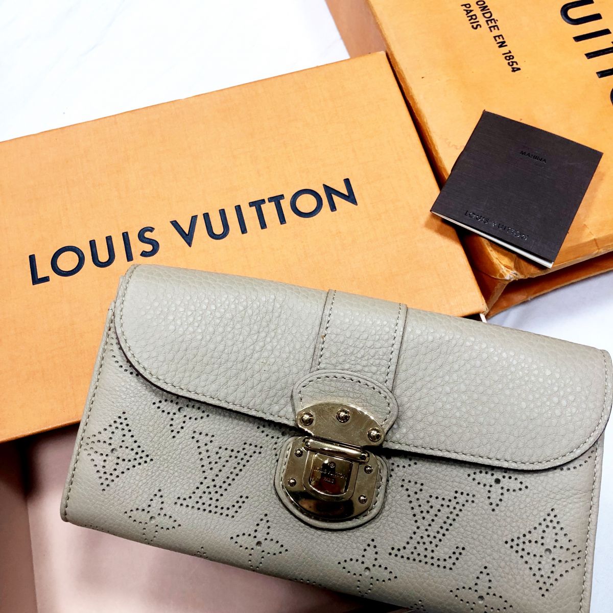 Кошелек Louis Vuitton цена 15 655 руб