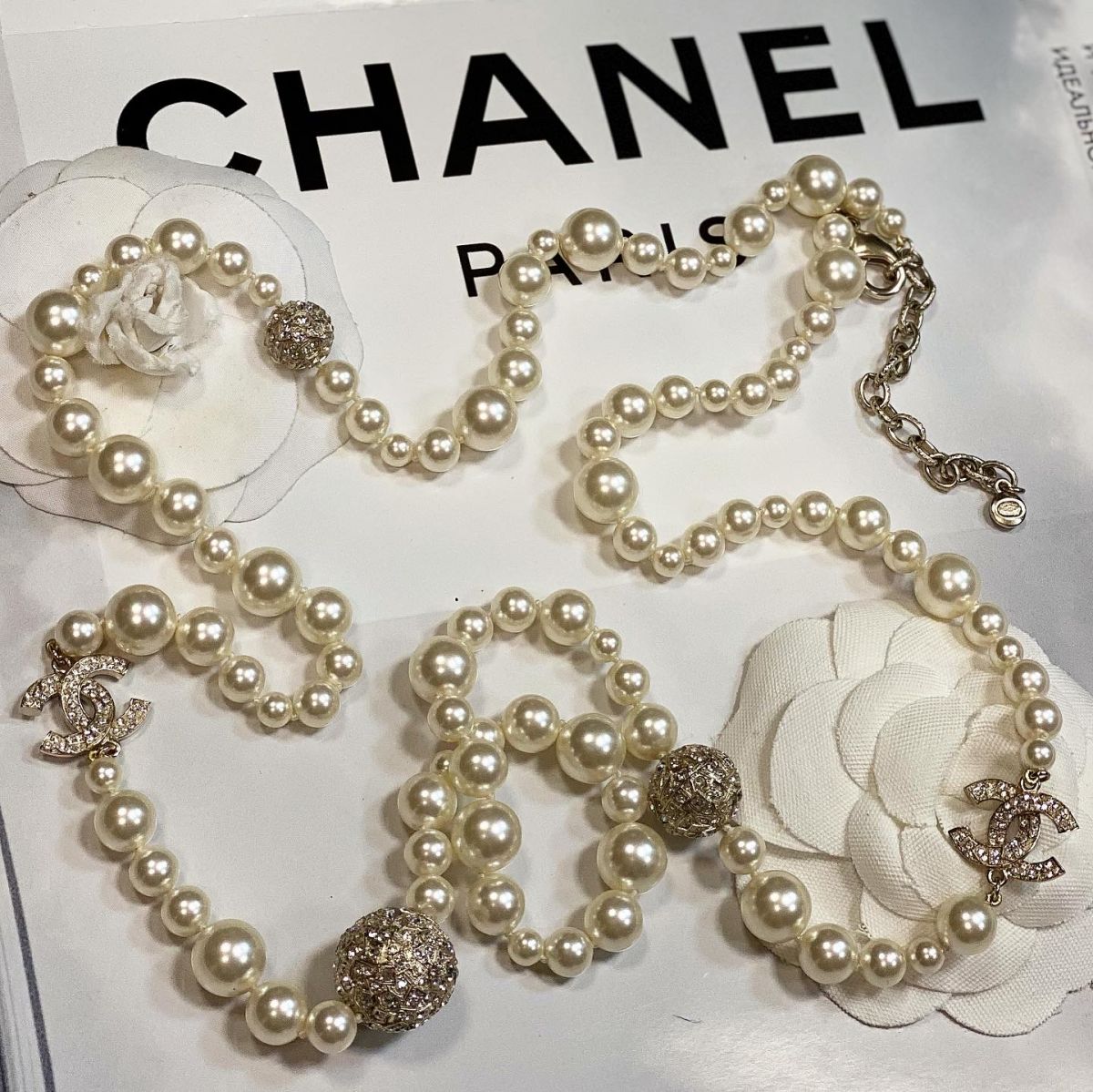 Бусы / жемчуг / Chanel цена 100 000 руб 