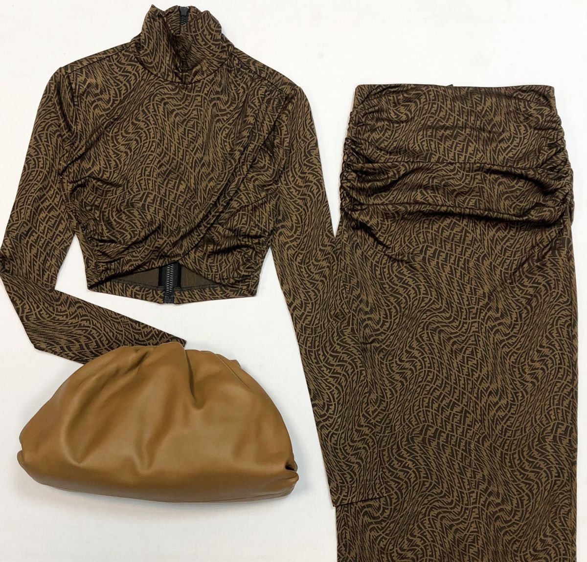 Костюм Fendi размер 38 цена 46 155 руб
Клатч BOTTEGA VENETA
