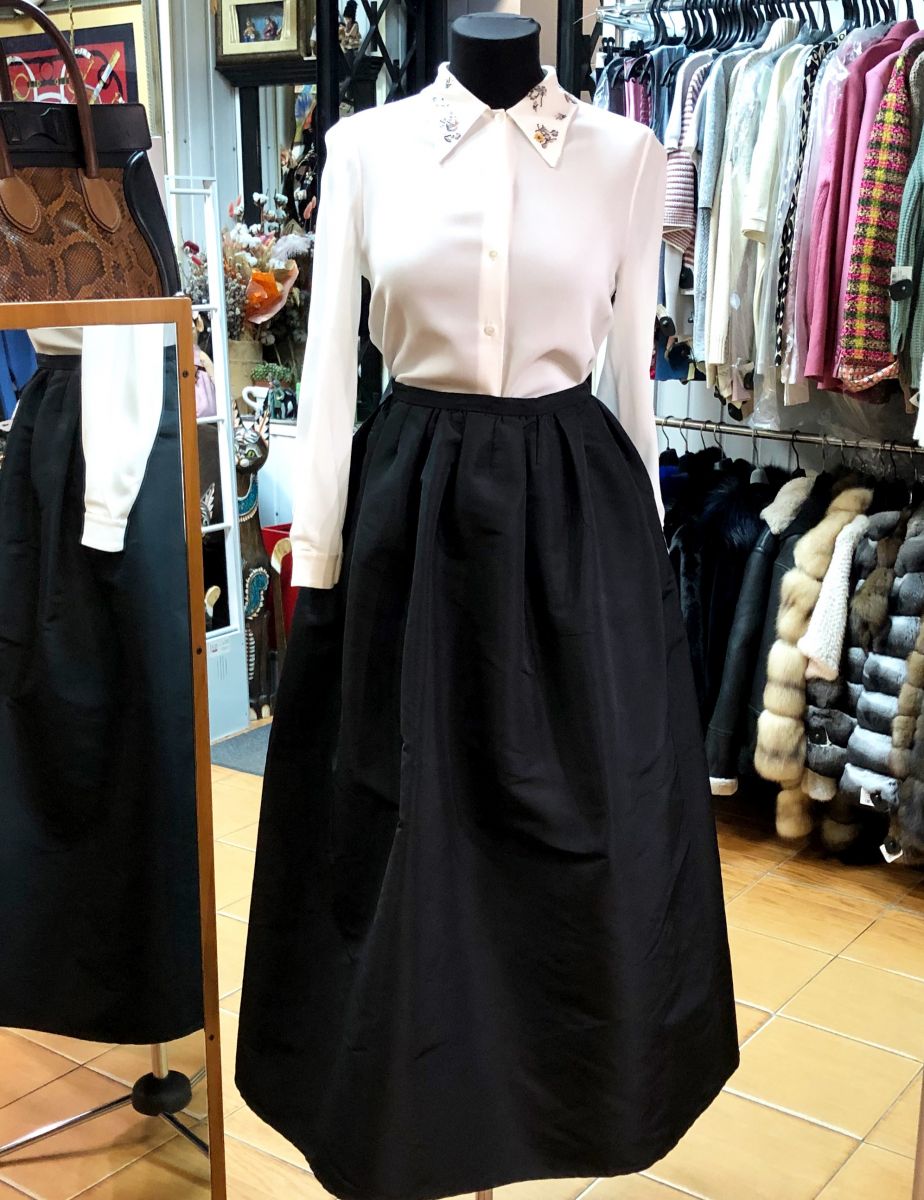 Блузка Miu Miu размер 36 цена 12 308 рубЮбка Red Valentino размер 44 цена 7 693 руб